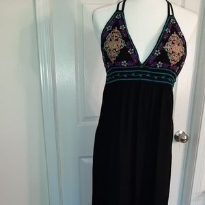 Forever 21 Black Maxi Dress w/ Embroidered…